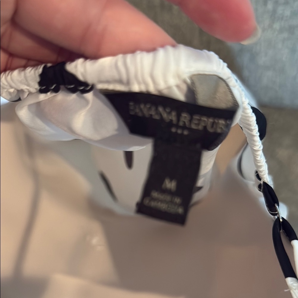 Banana Republic Ruffled Black and White Camisole - Picture 2 of 3